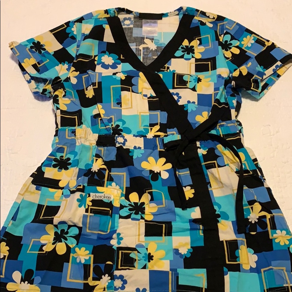 Cherokee Scrub Top